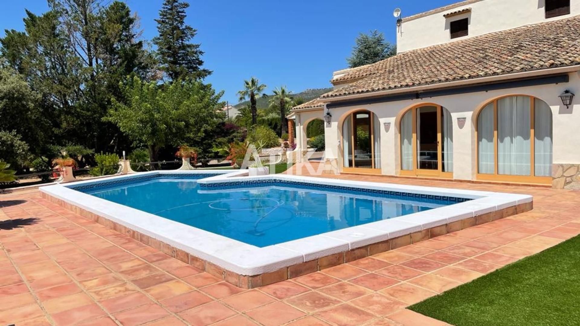 Vista exterior de Casa o xalet en venda en Ontinyent amb Aire condicionat, Calefacció i Jardí privat