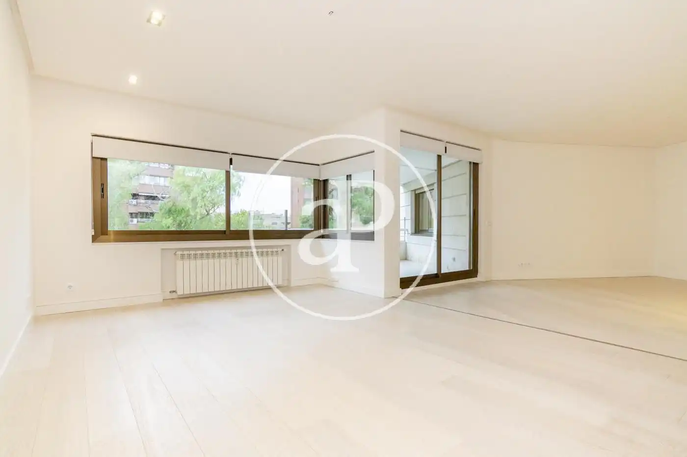 Sala de estar de Piso de alquiler en Madrid con Aire acondicionado, Calefacción y Jardín privado