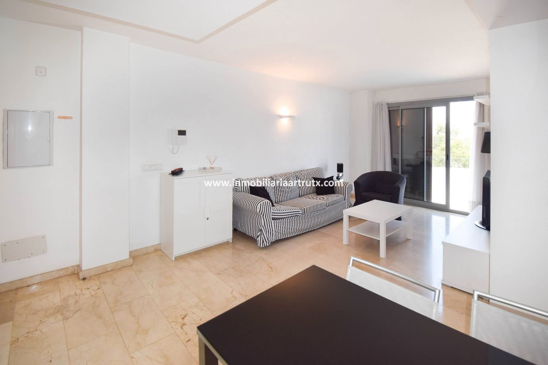 Living room of Flat for sale in Ciutadella de Menorca  with Air Conditioner, Furnished and Community pool