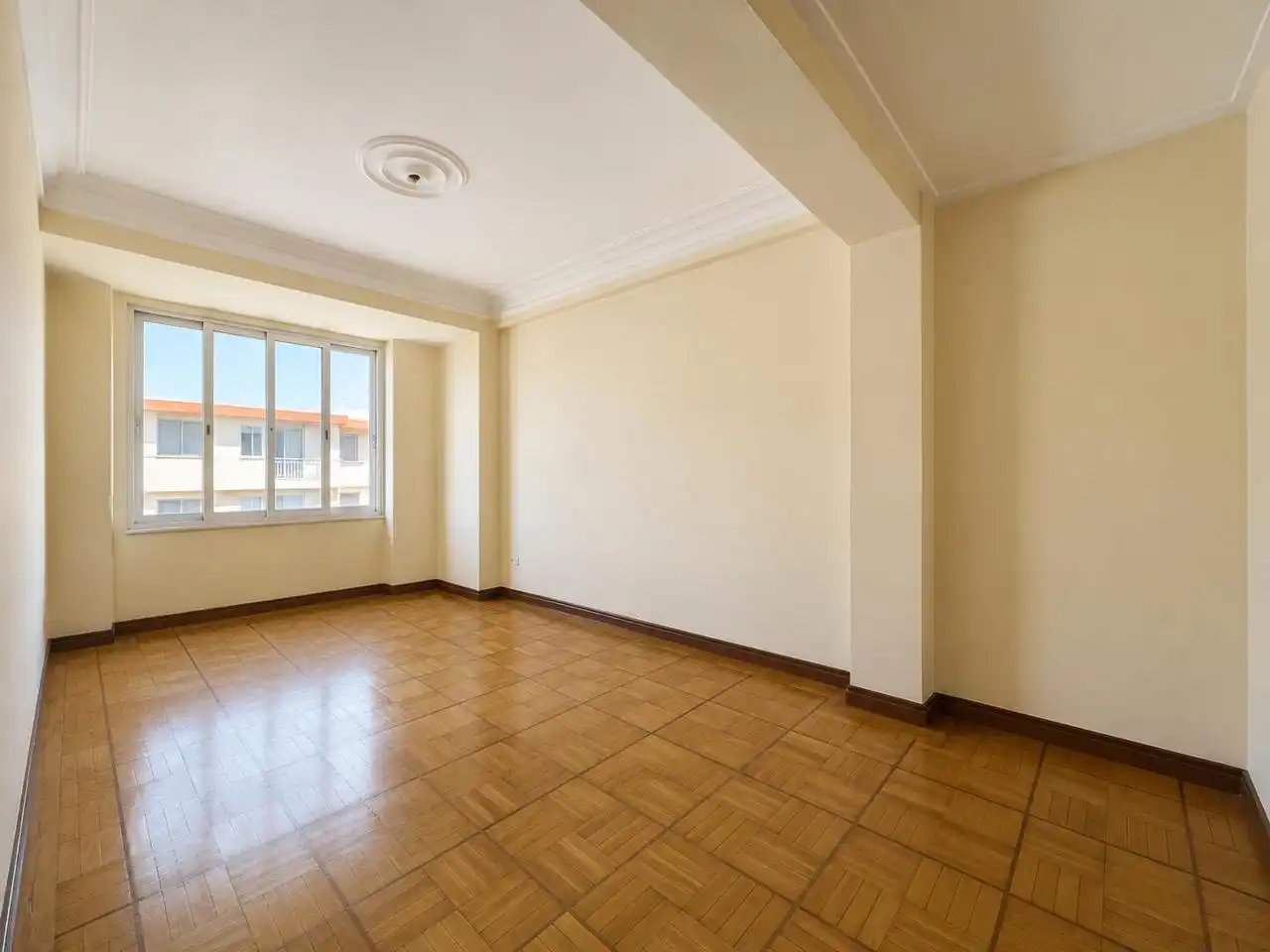 Living room of Flat for sale in A Coruña Capital   with Heating, Parquet flooring and Storage room
