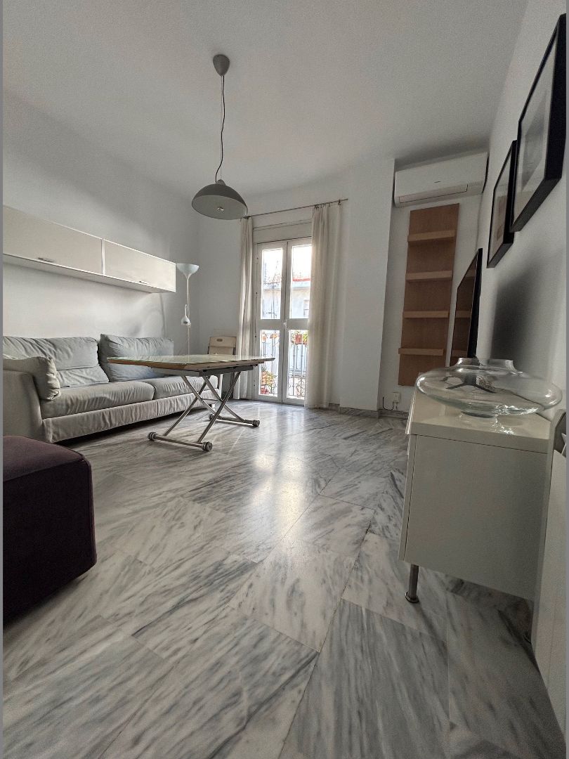 Dormitori de Pis de lloguer en  Sevilla Capital amb Aire condicionat, Calefacció i Moblat