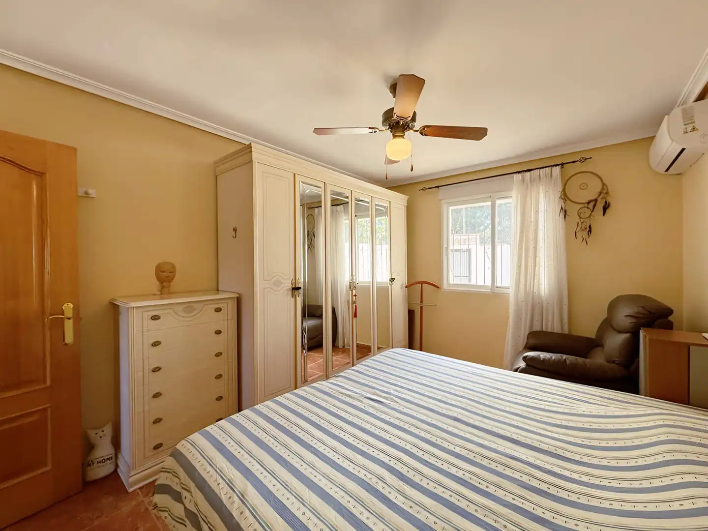 Habitación de Casa o chalet en venta en Alicante / Alacant con Aire acondicionado, Jardín privado y Trastero
