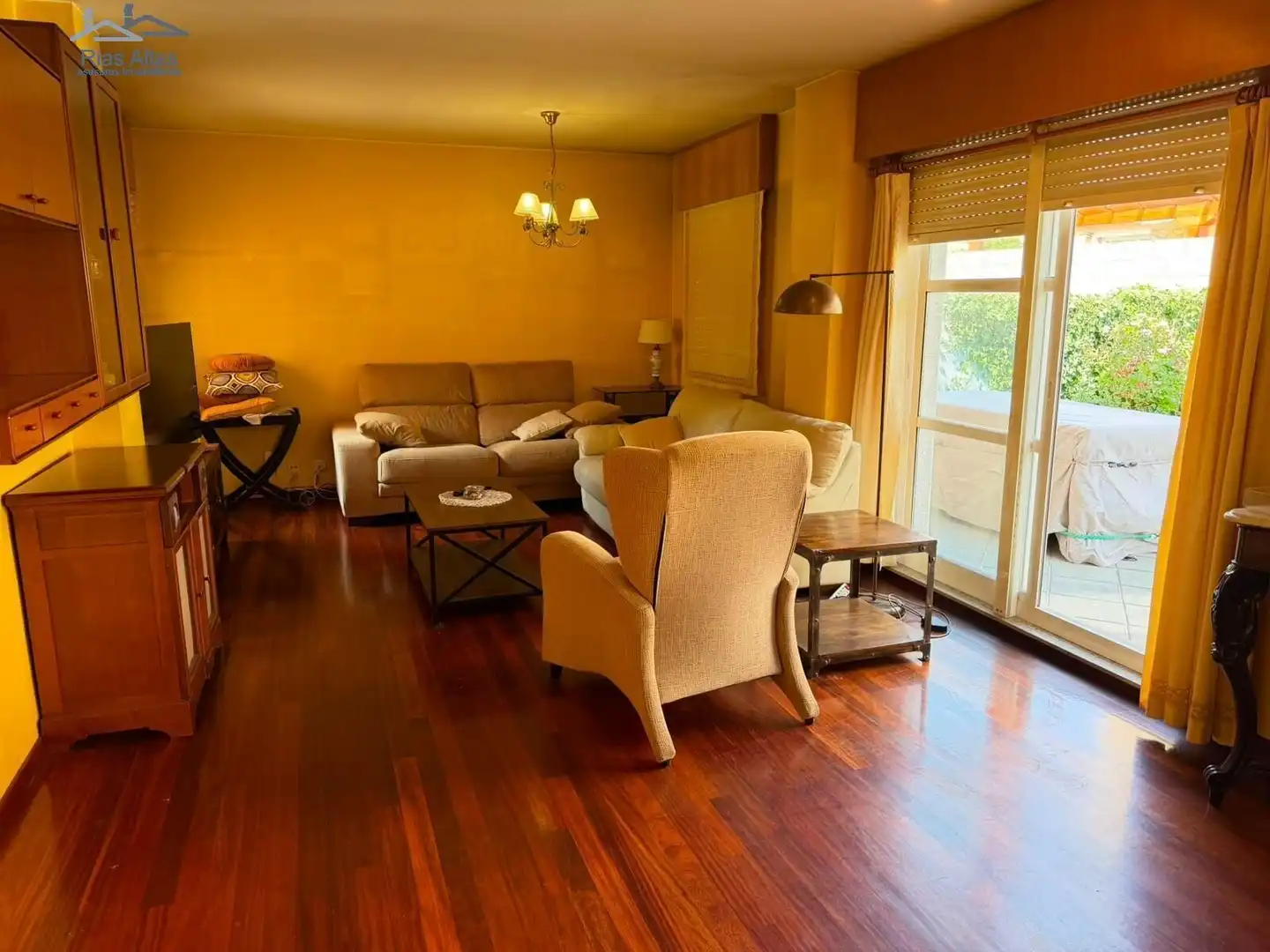 Sala de estar de Casa o chalet en venta en Oleiros con Calefacción, Jardín privado y Trastero