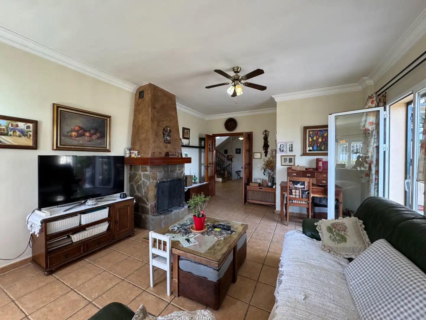 Sala d'estar de Casa o xalet en venda en Alhaurín de la Torre amb Aire condicionat, Calefacció i Jardí privat