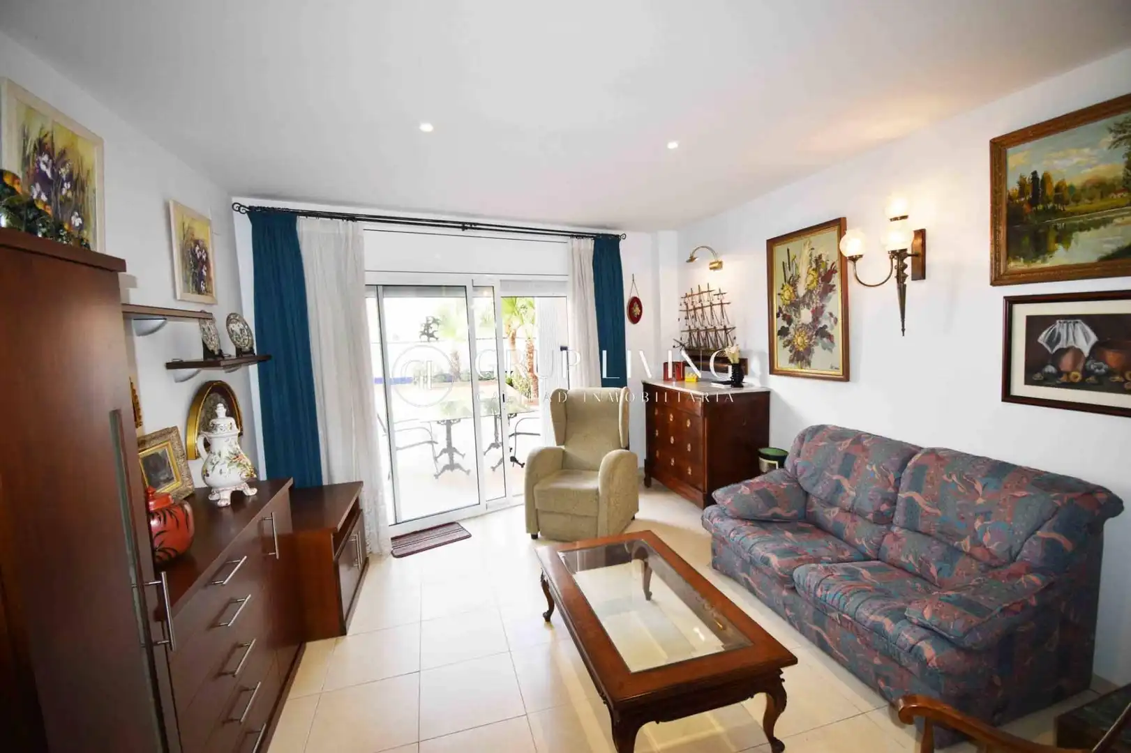 Sala d'estar de Pis de lloguer en Sitges amb Aire condicionat, Calefacció i Terrassa