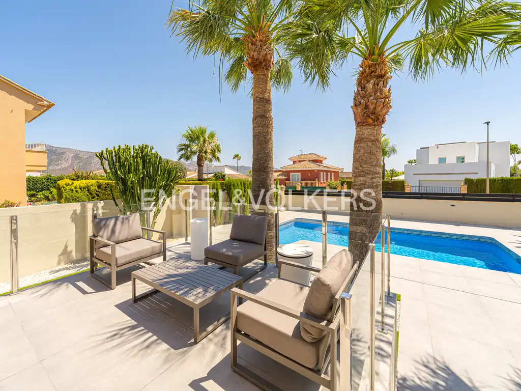Casa con piscina en venta en Pueblo - Urbanizaciones, imagen 12