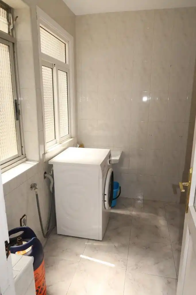 Badezimmer von Wohnung zur Miete in A Coruña Capital  mit Parkett
