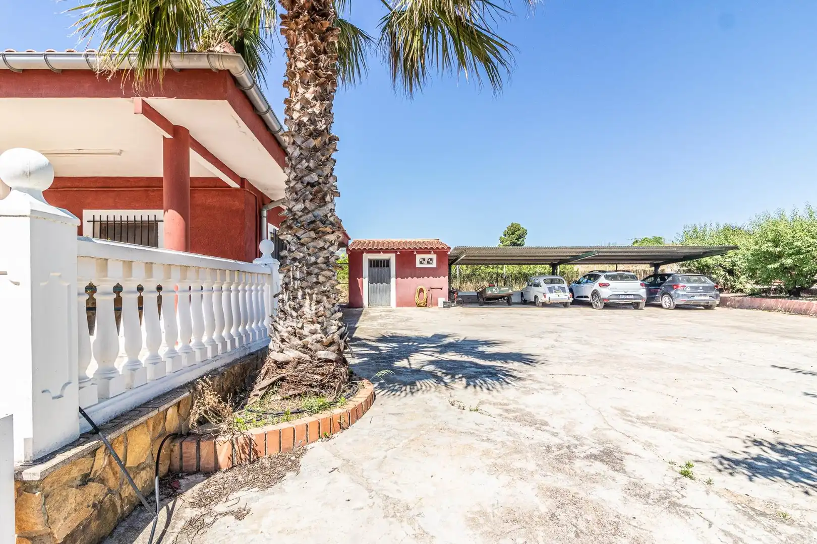 Außenansicht von Haus oder Chalet zum Verkauf in Carlet mit Privatgarten, Terrasse und Schwimmbad