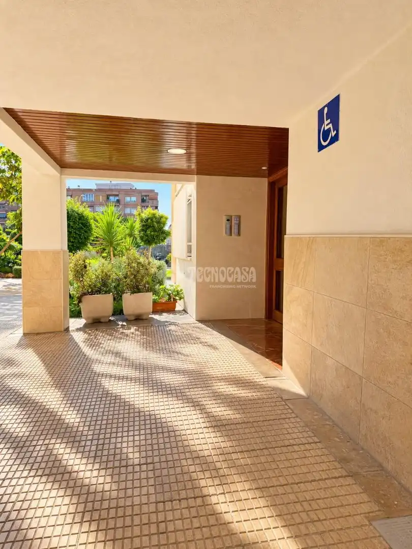 Piso en venta en Alicante / Alacant con Aire acondicionado y Piscina comunitaria