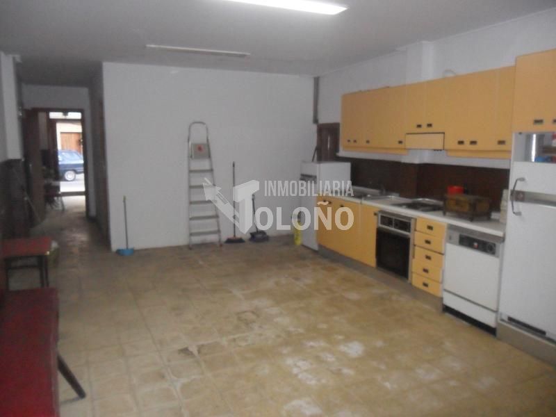 Cuina de Casa o xalet en venda en Castañares de Rioja amb Calefacció, Terrassa i Traster