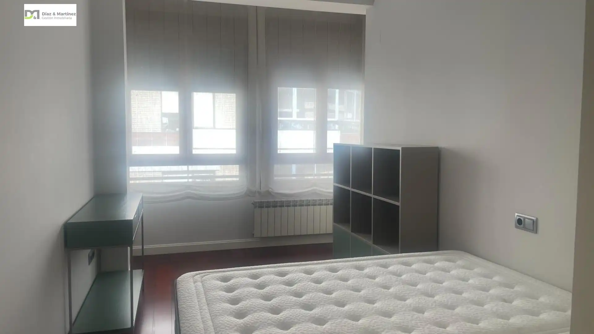Habitación de Piso en venta en León Capital  con Calefacción, Trastero y Amueblado