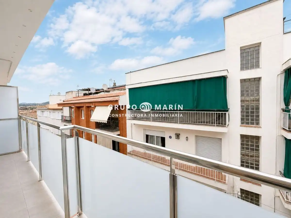 Vista exterior de Pis en venda en Blanes amb Calefacció, Terrassa i Balcó