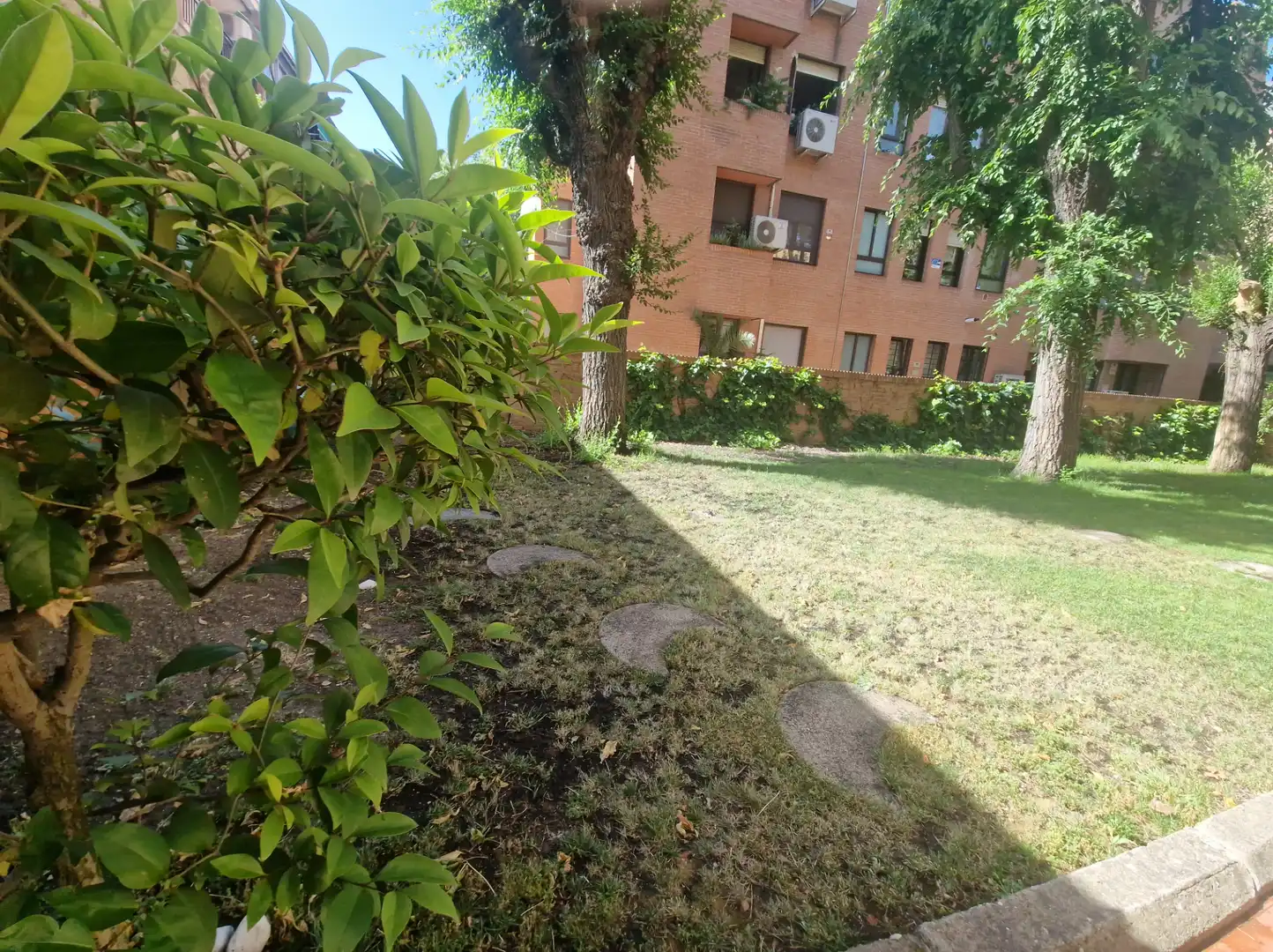 Jardí de Pis de lloguer en Madrid amb Aire condicionat, Moblat i Forn