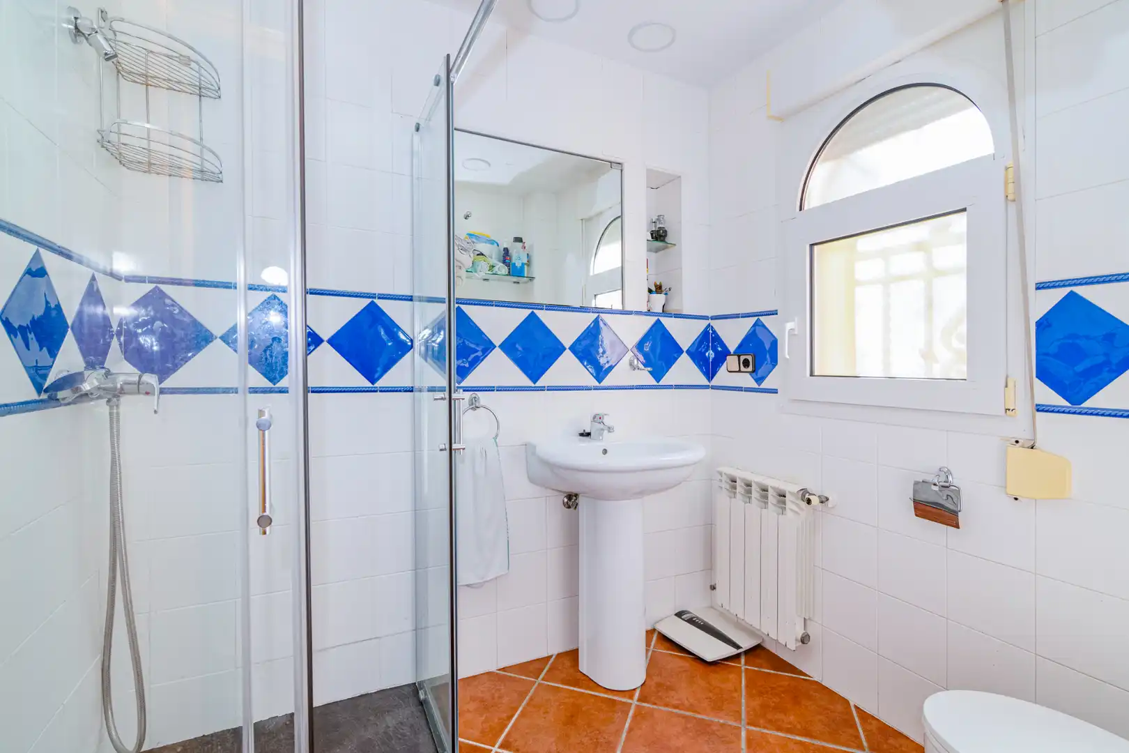 Baño de Casa o chalet en venta en La Zubia con Aire acondicionado, Calefacción y Jardín privado