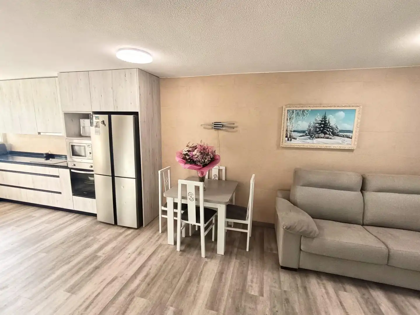 Wohnzimmer von Einfamilien-Reihenhaus zum Verkauf in Petrer mit Klimaanlage, Heizung und Gemeinschaftspool