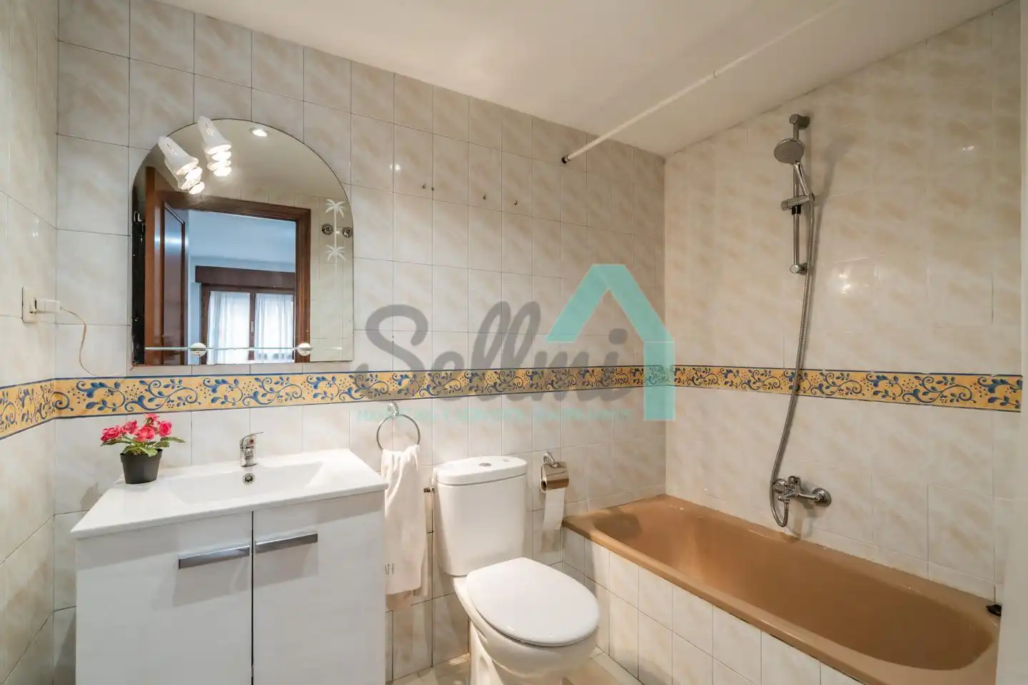 Baño de Piso de alquiler en Oviedo  con Calefacción, Parquet y Terraza