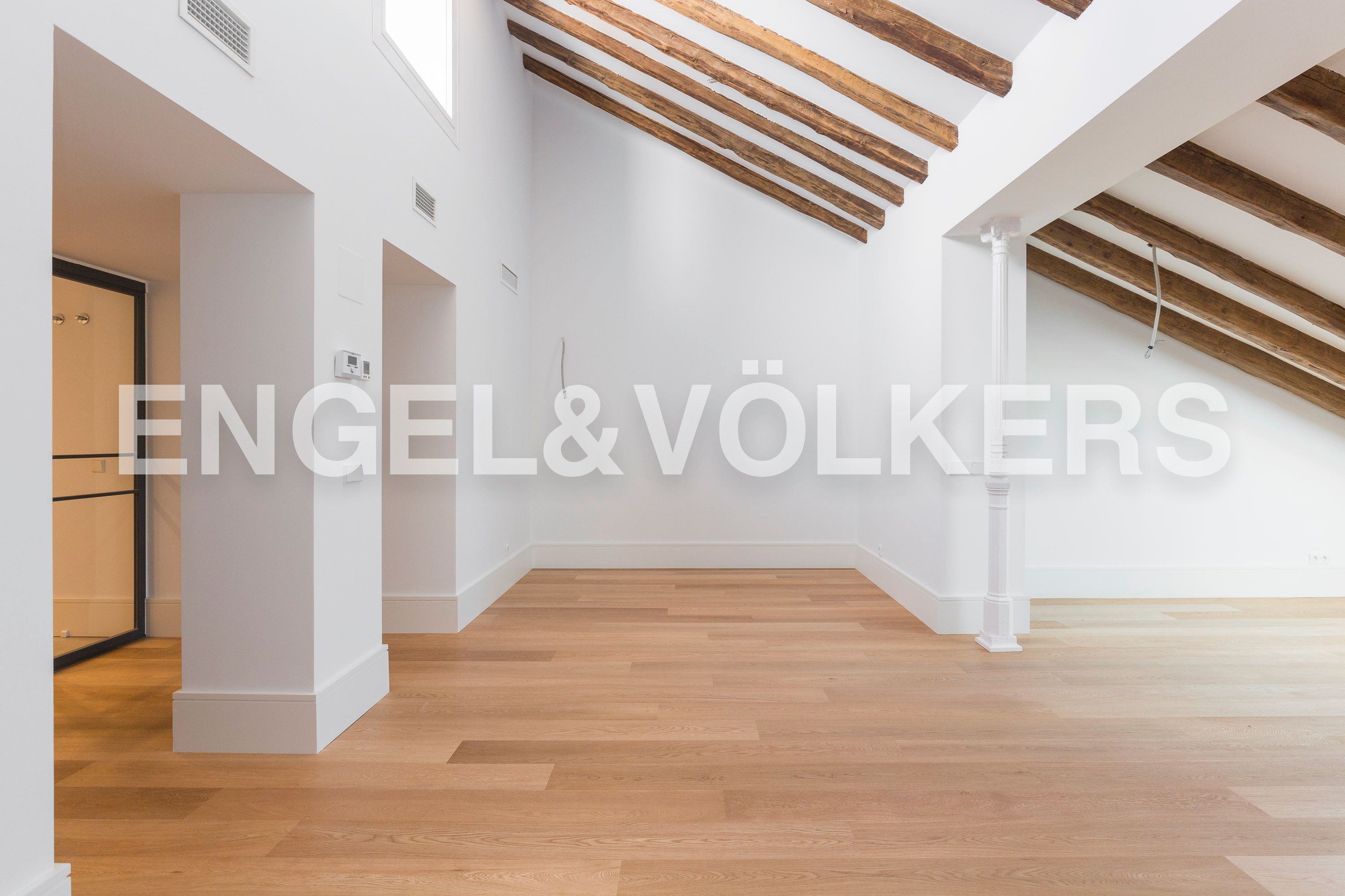 Ático de alquiler en  Madrid Capital con Aire acondicionado, Calefacción y Terraza