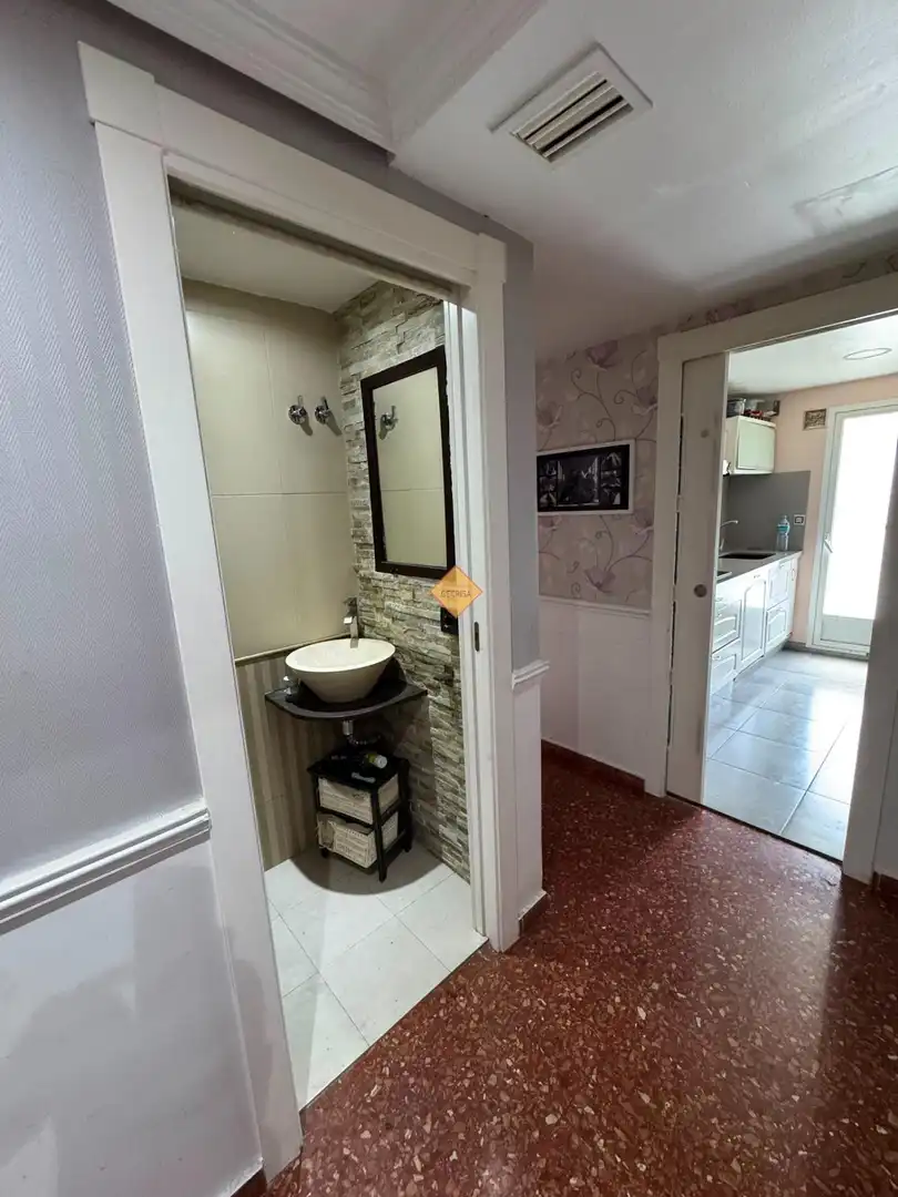 Bathroom of Duplexes for rent in Burjassot  with Air Conditioner and Furnished