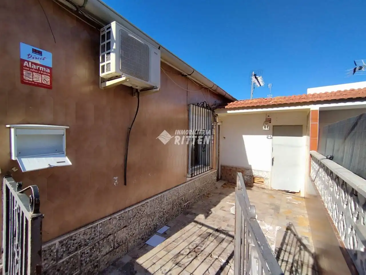 Vista exterior de Casa o xalet en venda en Cartagena amb Jardí privat