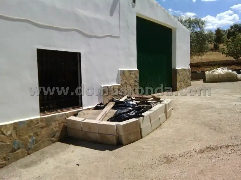 Vista exterior de Finca rústica en venta en Cuevas del Becerro con Amueblado