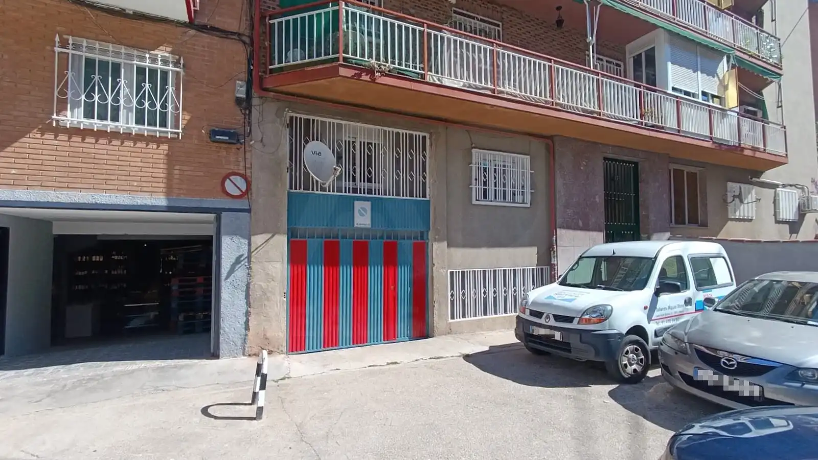 Exterior view of Garage for sale in Madrid