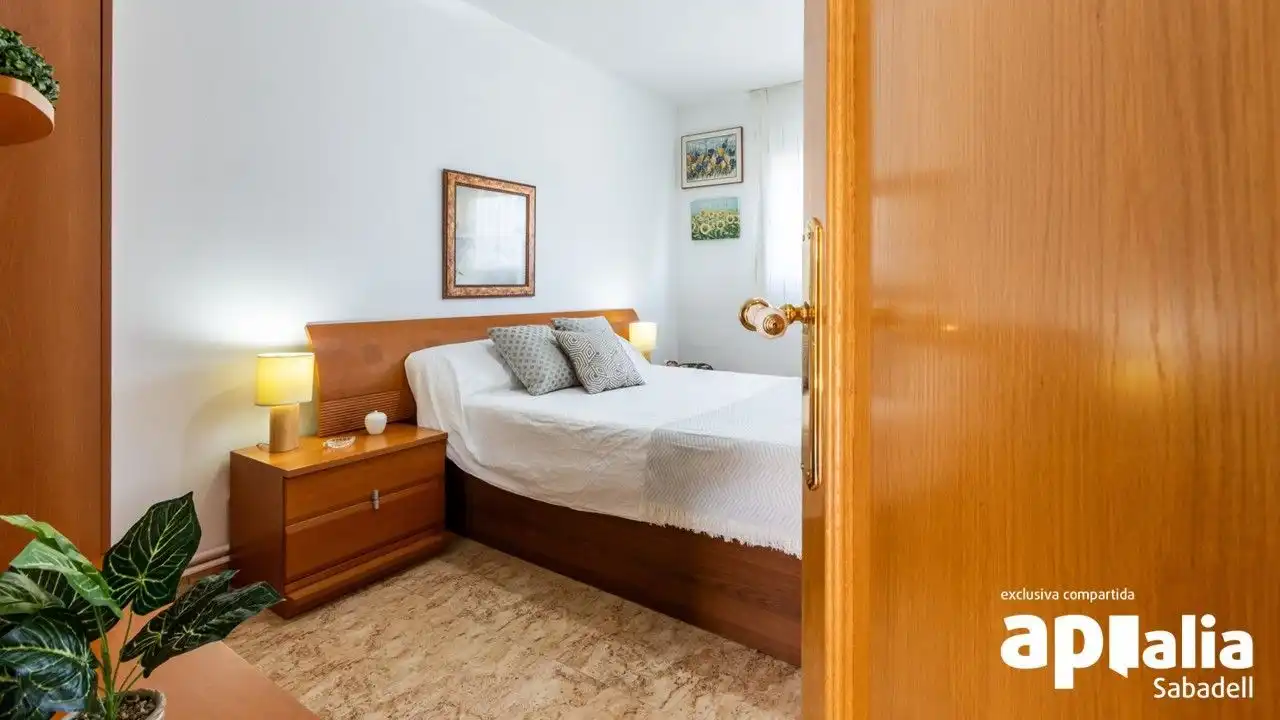 Dormitori de Casa o xalet en venda en Terrassa amb Aire condicionat, Calefacció i Jardí privat
