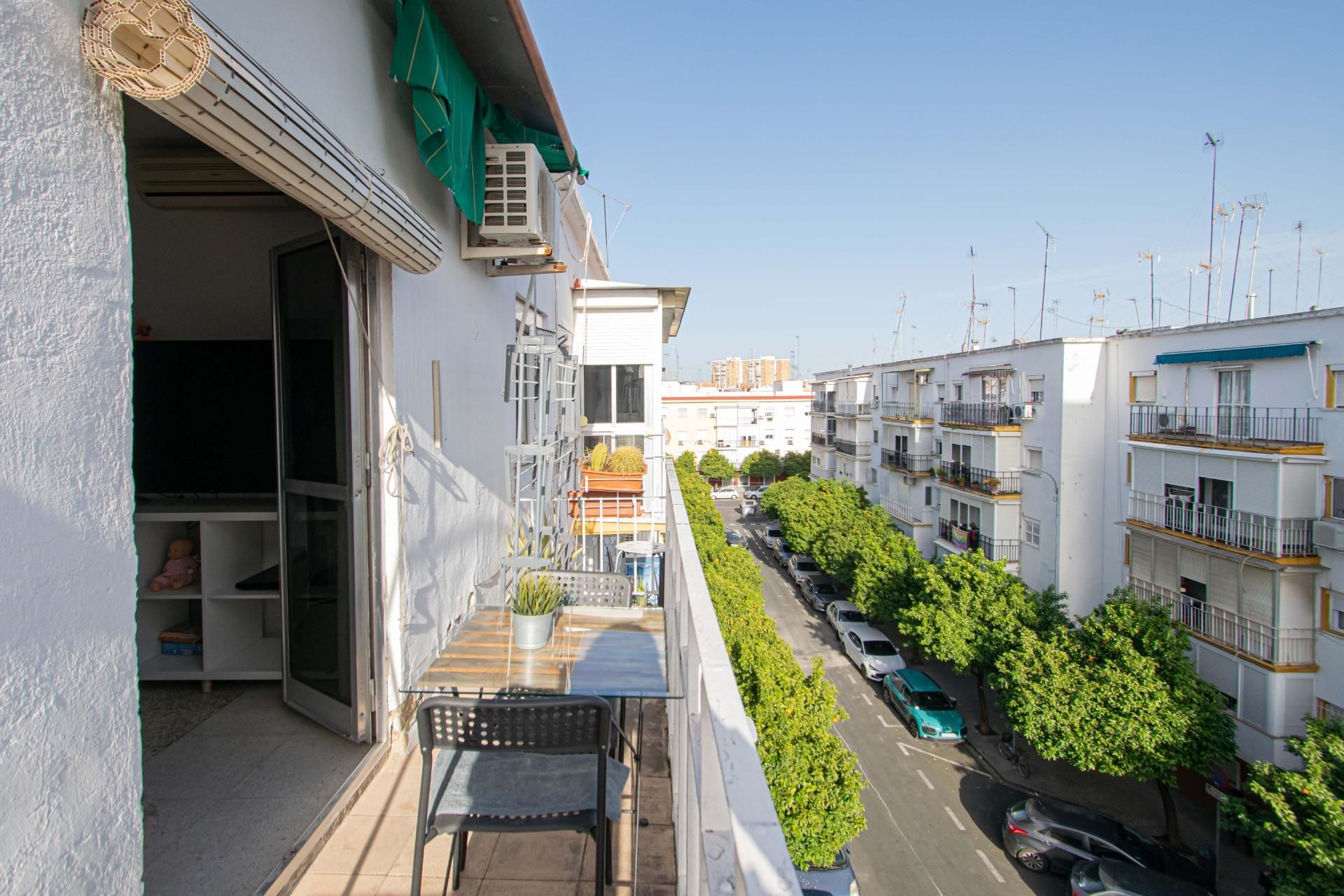Vista exterior de Piso en venta en  Sevilla Capital con Aire acondicionado y Terraza