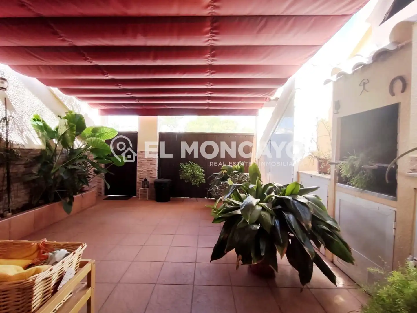 Terrassa de Casa adosada en venda en Torrevieja amb Aire condicionat, Calefacció i Jardí privat