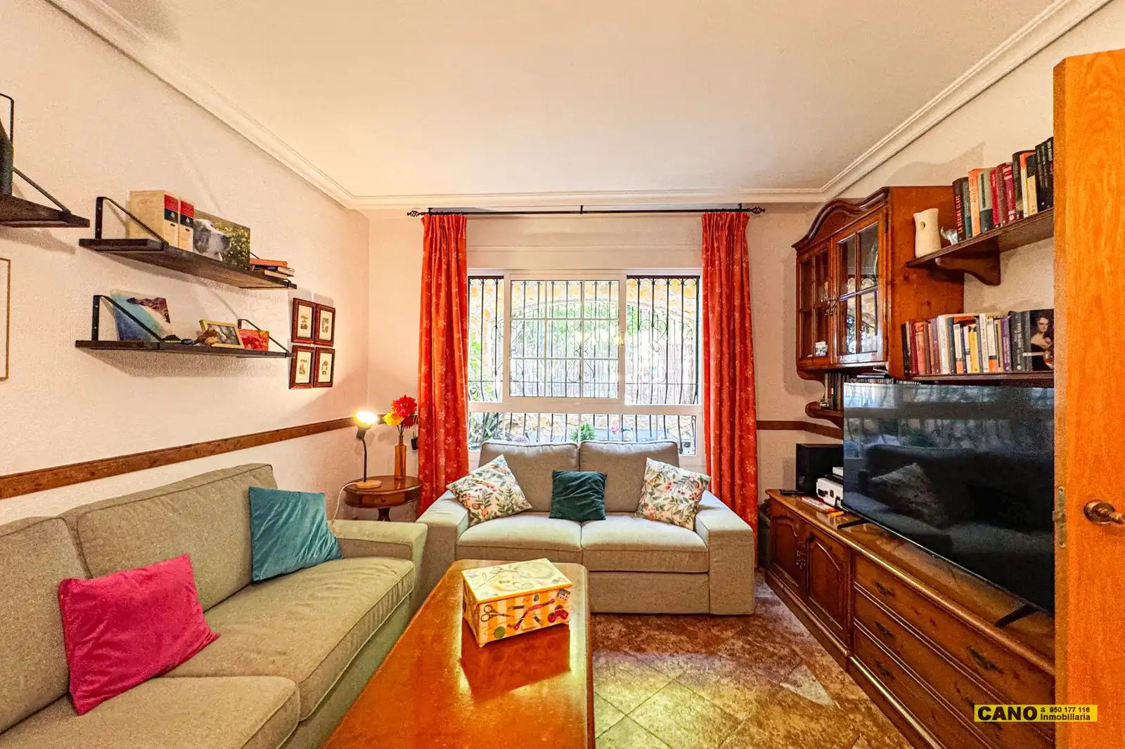 Sala de estar de Casa o chalet en venta en Almería con Aire acondicionado, Calefacción y Terraza
