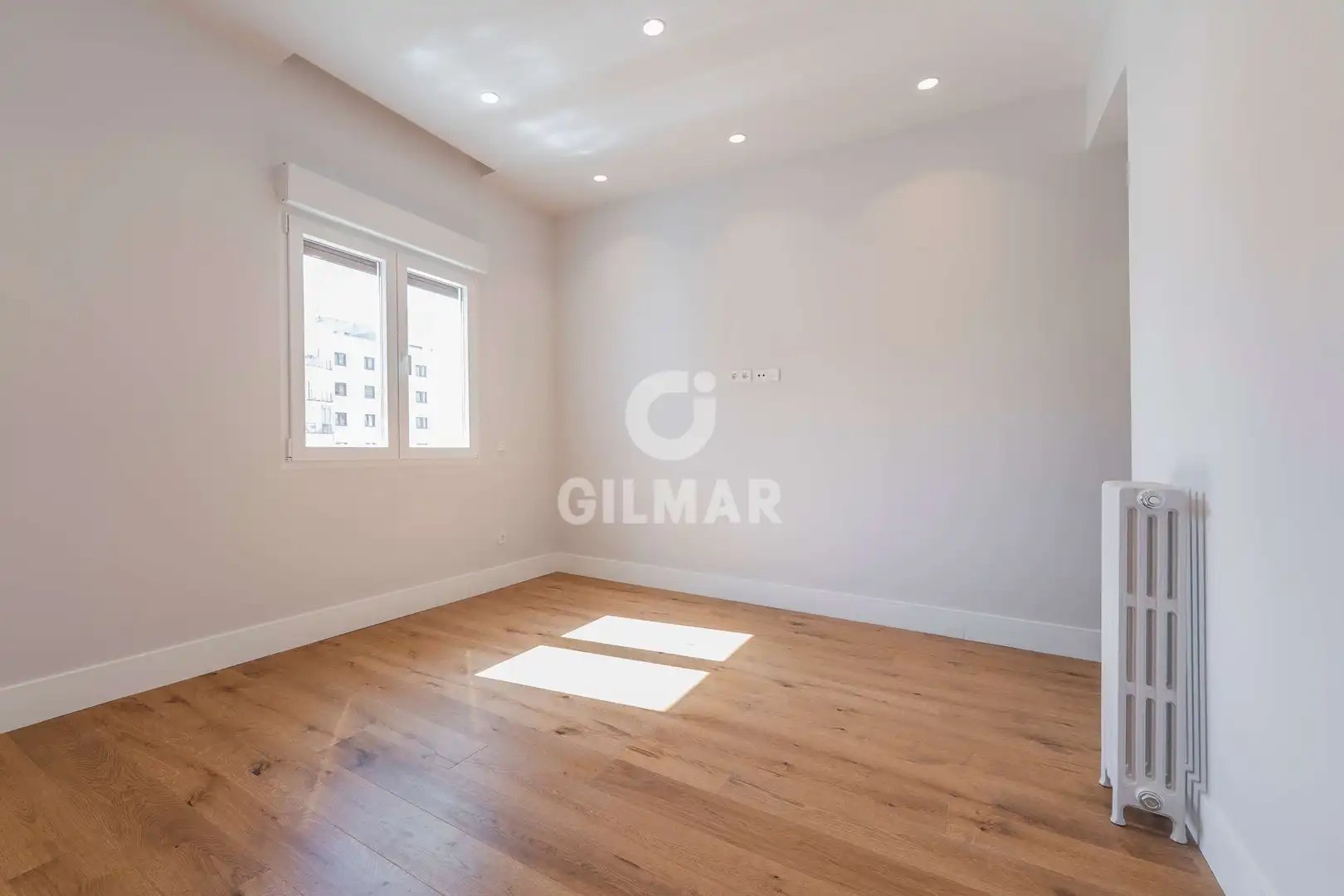 Habitación de Piso en venta en Madrid con Calefacción y Trastero