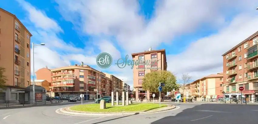 Vista exterior de Piso en venta en Segovia con Calefacción, Terraza y Amueblado