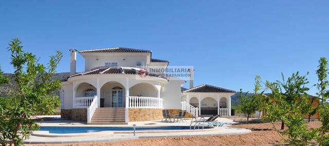 Casa-chalet en Venta en El Pinós / Pinoso