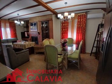 Casa amb balcó de lloguer a Calle Albahaca 21
