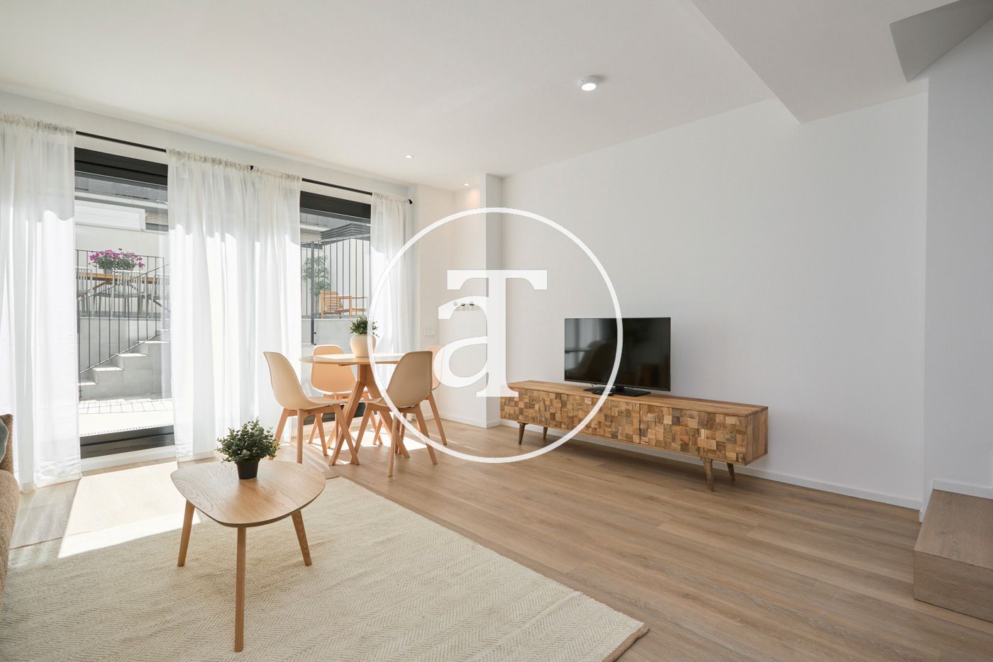 Sala d'estar de Dúplex de lloguer en L'Hospitalet de Llobregat amb Aire condicionat, Calefacció i Terrassa