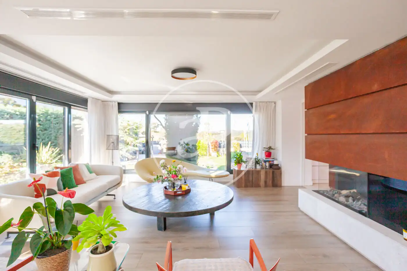 Sala d'estar de Casa o xalet en venda en Las Rozas de Madrid amb Aire condicionat, Calefacció i Jardí privat