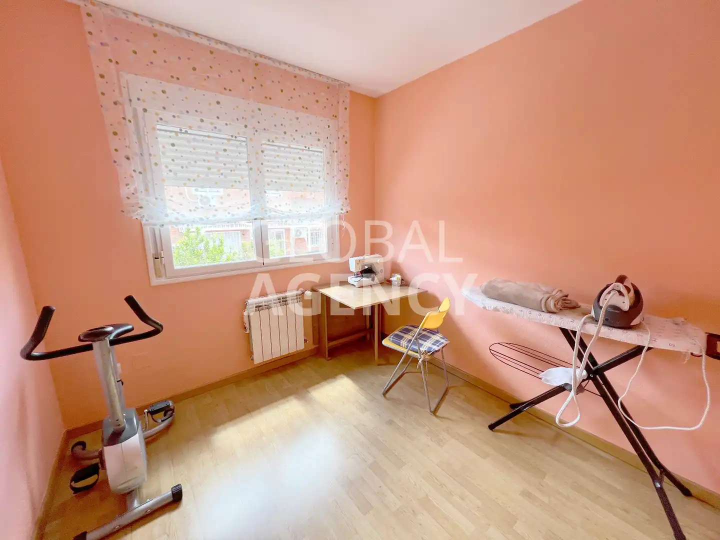 Habitación de Casa adosada en venta en Torrejón del Rey con Calefacción, Jardín privado y Horno