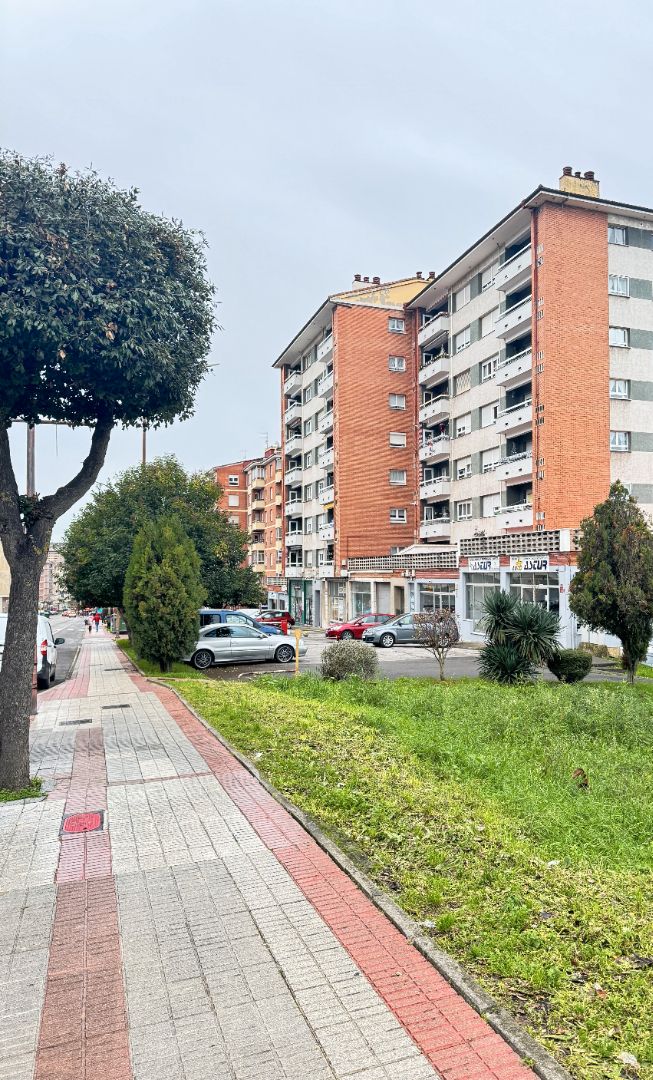 Vista exterior de Pis en venda en Corvera de Asturias amb Calefacció, Parquet i Terrassa
