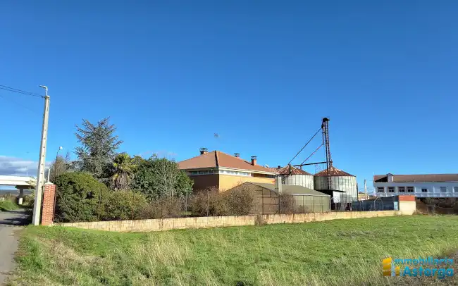Vista exterior de Casa o chalet en venta en Astorga con Calefacción, Jardín privado y Parquet