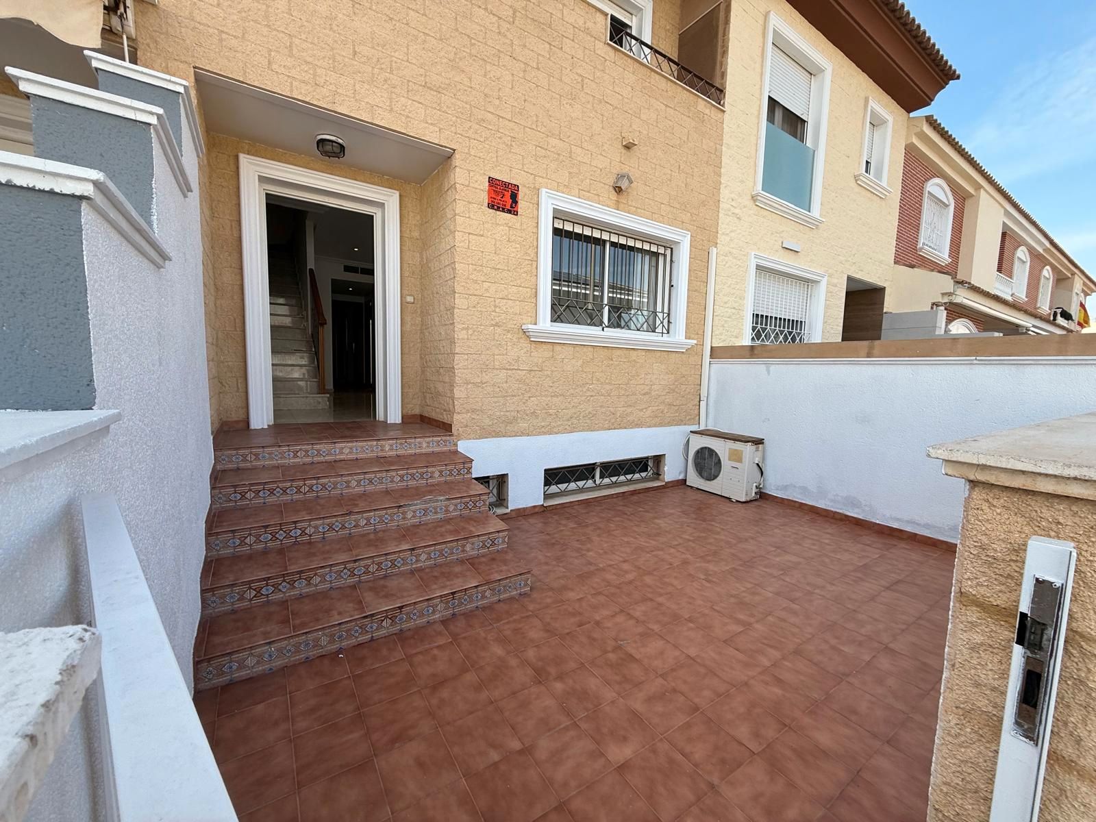 Casa adosada en venda en San Pedro del Pinatar amb Aire condicionat, Jardí privat i Terrassa