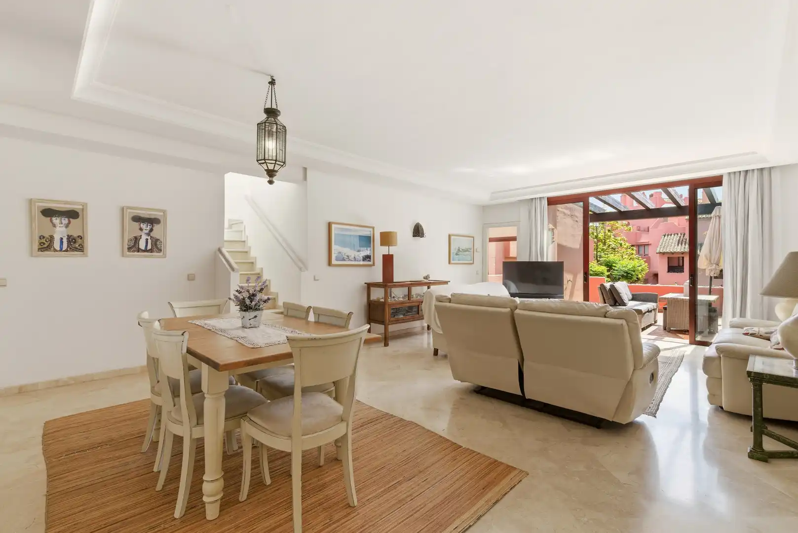 Sala de estar de Ático en venta en Estepona con Aire acondicionado, Terraza y Piscina