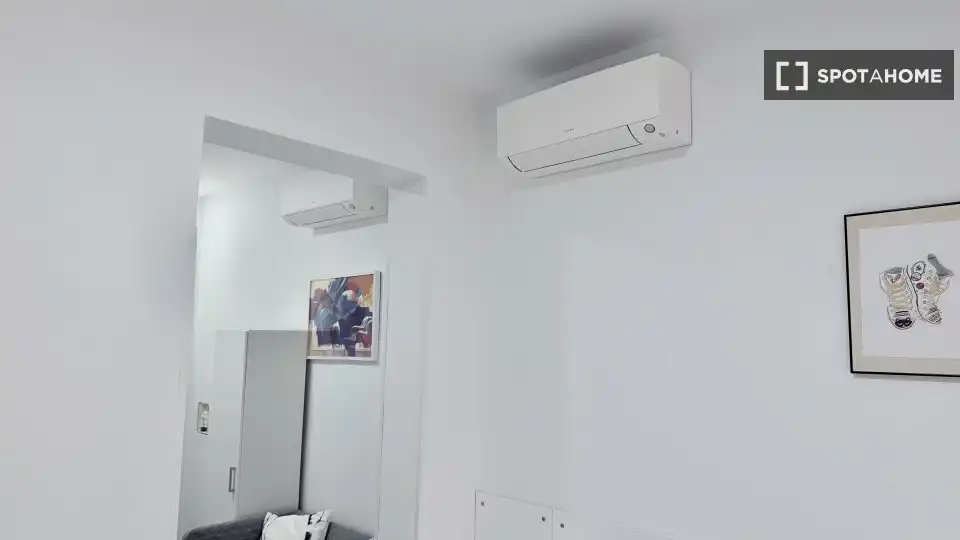 Living room of Flat for rent in Madrid  with Air Conditioner, Heating and Furnished