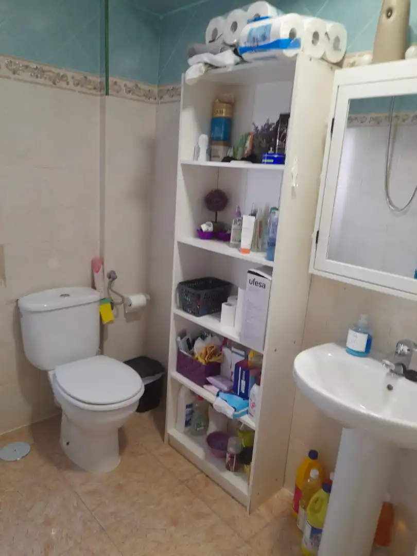 Bathroom of Flat for sale in Granada  with Air Conditioner, Furnished and Washing machine