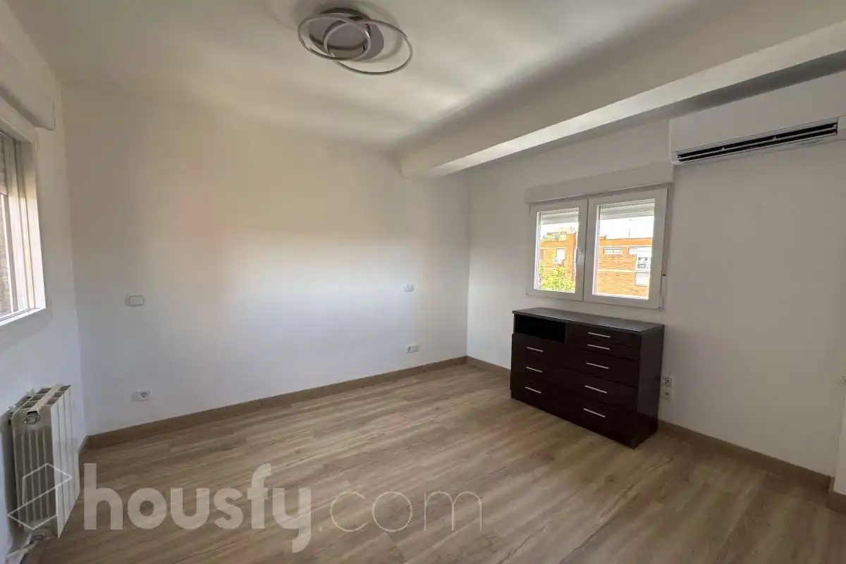 Bedroom of Flat for rent in Madrid  with Air Conditioner, Heating and Parquet flooring