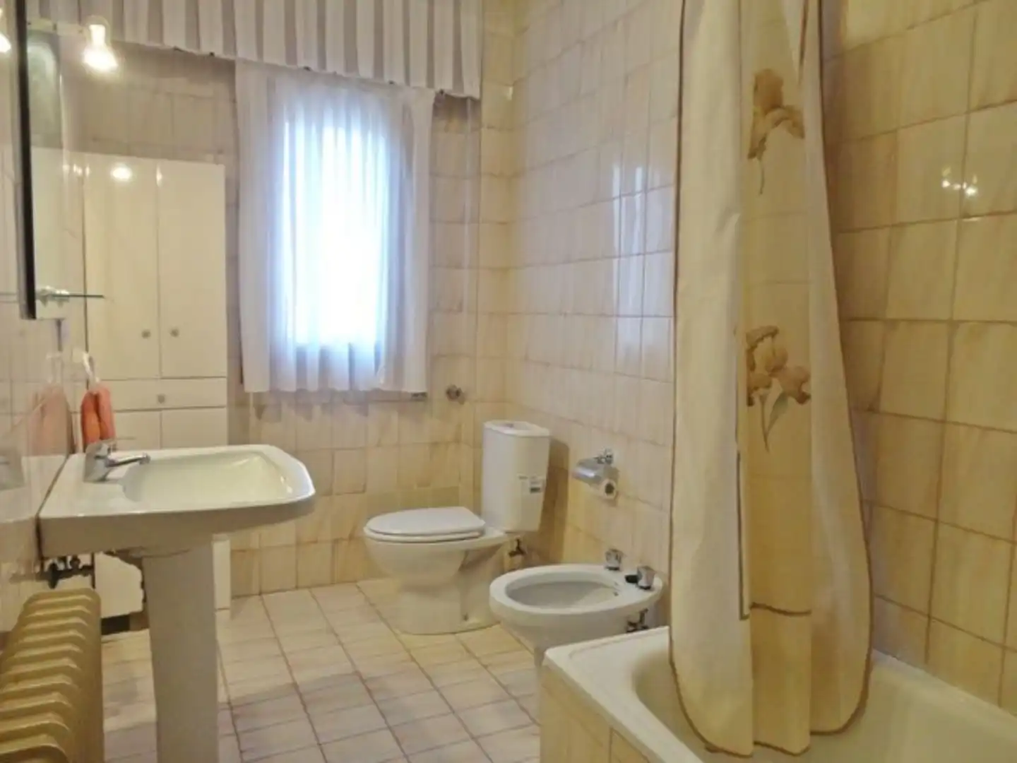 Bathroom of Houses for sale in Salas de los Infantes  with Heating and Private garden