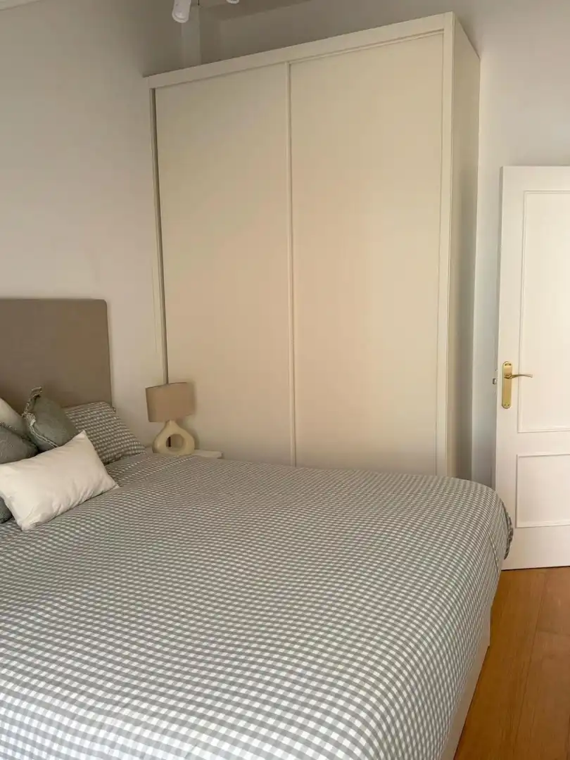 Habitación de Casa adosada en venta en Torrelavega  con Calefacción, Terraza y Balcón