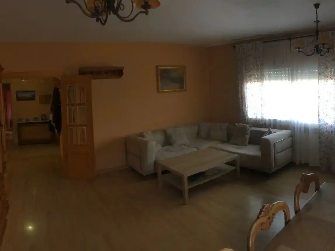 Wohnzimmer von Wohnung zum Verkauf in Cobisa mit Klimaanlage, Privatgarten und Parkett