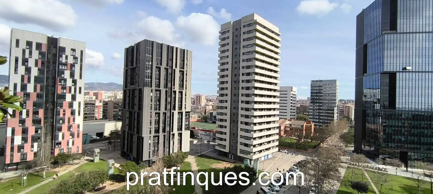 Außenansicht von Wohnung zum Verkauf in L'Hospitalet de Llobregat mit Klimaanlage, Heizung und Parkett