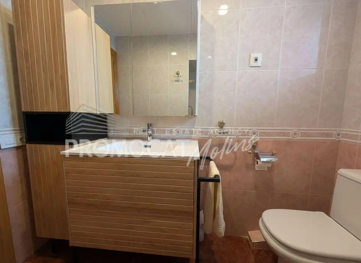 Baño de Piso en venta en Molins de Rei con Aire acondicionado, Jardín privado y Terraza