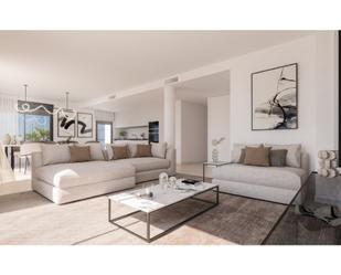 Sala d'estar de Apartament en venda en Estepona amb Aire condicionat, Jardí privat i Terrassa