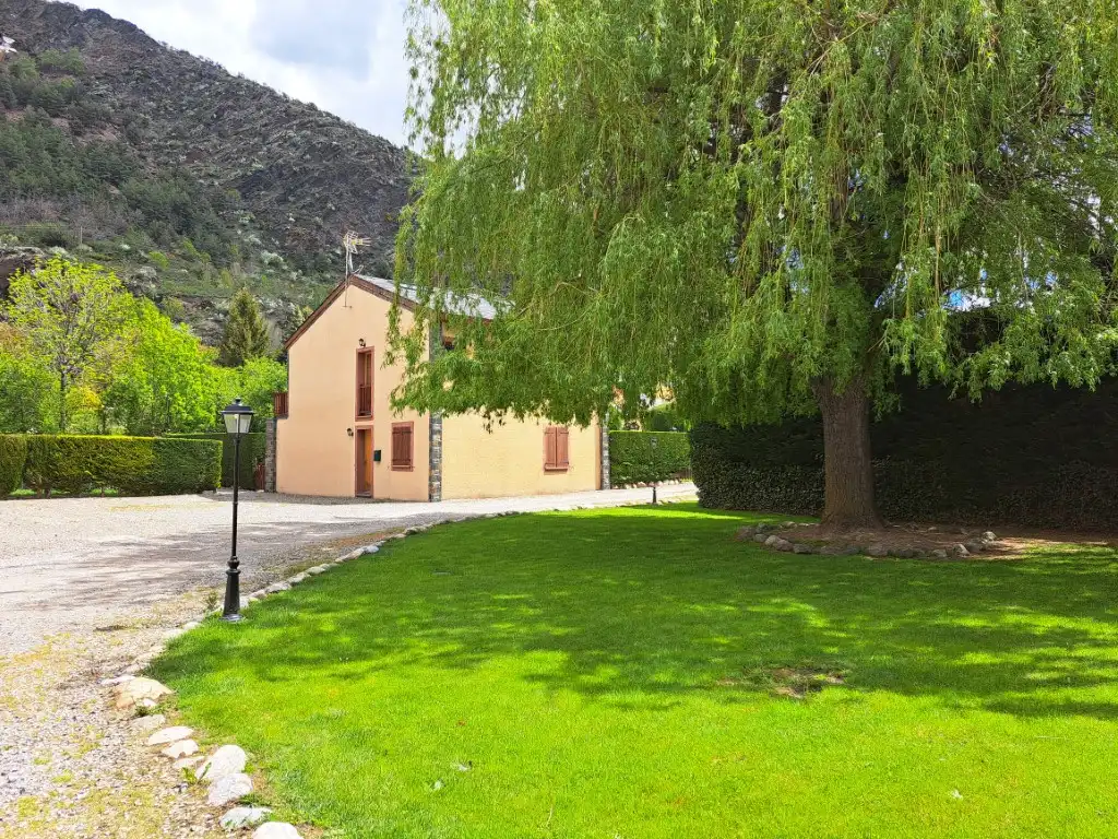 Einfamilien-Reihenhaus zur Miete in N-152, 171, Puigcerdà